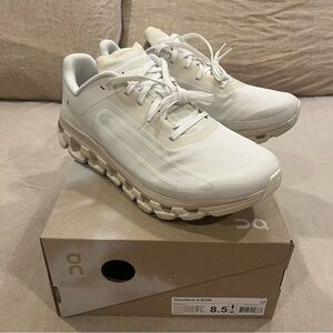 On LIMITED EDITION Cloudflow 4 IKON, White/Moon